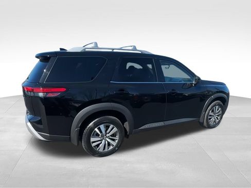 Used 2023 Nissan Pathfinder SL w/ Lighting Package (N92) AWD/4WD image 9