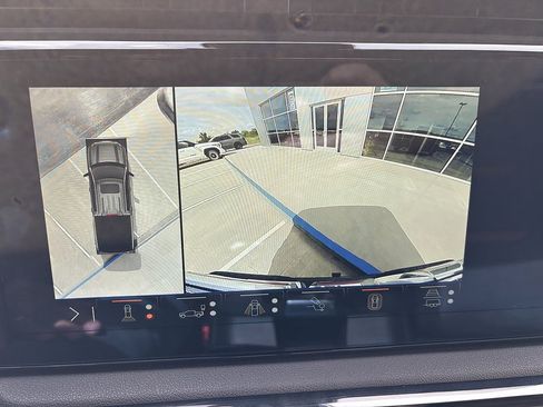 Used 2024 GMC Sierra 1500 AT4 w/ Technology Package AWD/4WD image 14