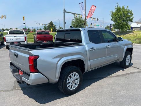 Used 2024 Toyota Tacoma SR5 w/ SR5 Upgrade Package AWD/4WD image 8