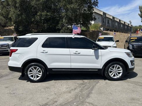 Used 2017 Ford Explorer XLT w/ Equipment Group 201A FWD image 3