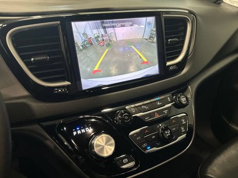 Used 2025 Chrysler Pacifica Select FWD image 20