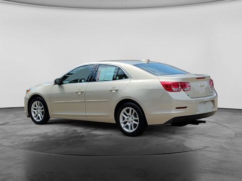 Used 2016 Chevrolet Malibu LT w/ Power Convenience Package FWD image 5