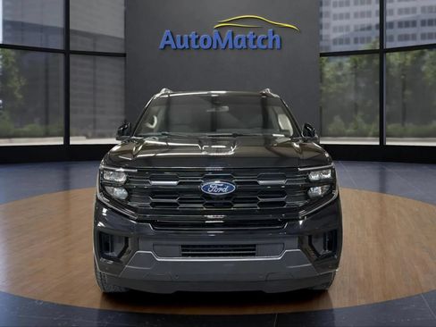 Used 2025 Ford Expedition Active AWD/4WD image 3