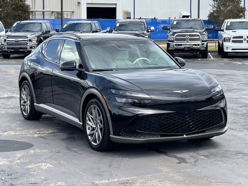 Used 2024 Genesis GV60 Advanced AWD/4WD image 5
