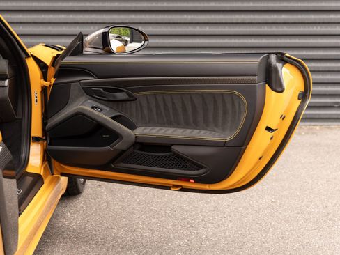 Certified 2025 Porsche 718 Cayman GT4 RS RWD image 26