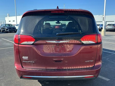 Used 2019 Chrysler Pacifica Limited image 3