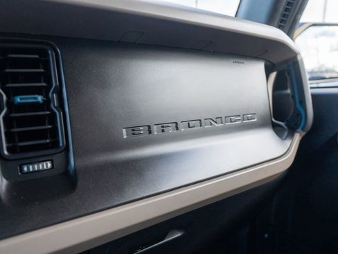 Used 2022 Ford Bronco Wildtrak image 32