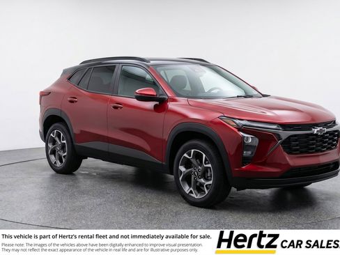 Used 2025 Chevrolet Trax LT FWD image 1