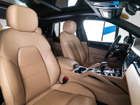 Certified 2019 Porsche Cayenne AWD/4WD image 17