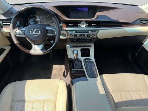 Used 2017 Lexus ES 350 w/ Luxury Package FWD image 18