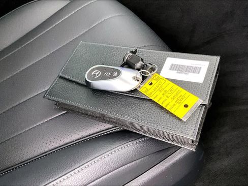 Used 2025 Mercedes-Benz E 350 4MATIC Sedan image 14