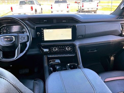 Used 2024 GMC Sierra 1500 AT4 w/ Technology Package AWD/4WD image 6