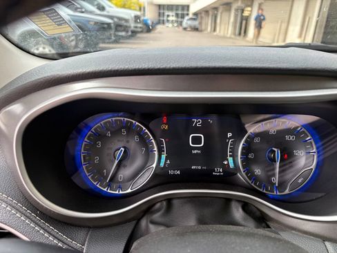 Used 2021 Chrysler Pacifica Touring-L AWD/4WD image 19