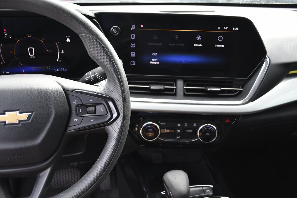 Used 2024 Chevrolet Trax LT FWD image 11