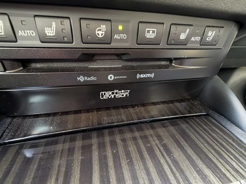 Used 2019 Lexus ES 300h w/ Accessory Package 2 FWD image 19