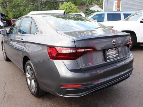 Used 2024 Volkswagen Jetta SE FWD image 3
