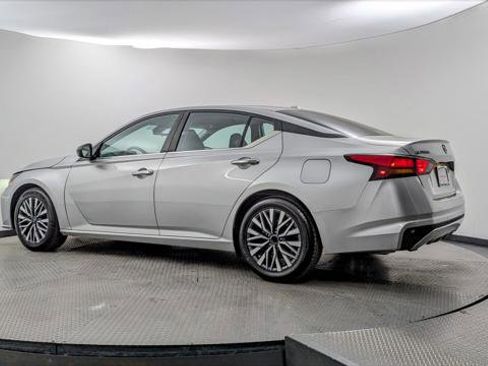 Used 2024 Nissan Altima 2.5 SV image 6