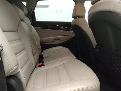 Used 2019 Kia Sorento EX FWD image 19