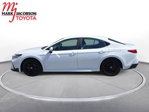 Used 2025 Toyota Camry SE w/ Convenience Package FWD image 8