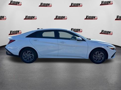 Certified 2025 Hyundai Elantra Hybrid FWD image 4
