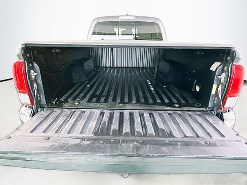 Used 2019 Toyota Tacoma TRD Sport image 26