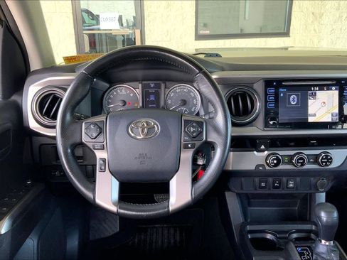 Used 2017 Toyota Tacoma SR5 w/ Tow Package image 6