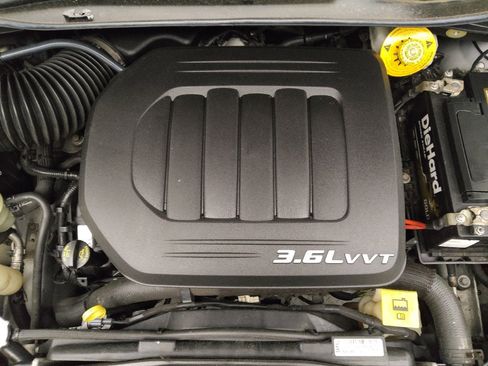 Used 2016 Dodge Grand Caravan SXT FWD image 30