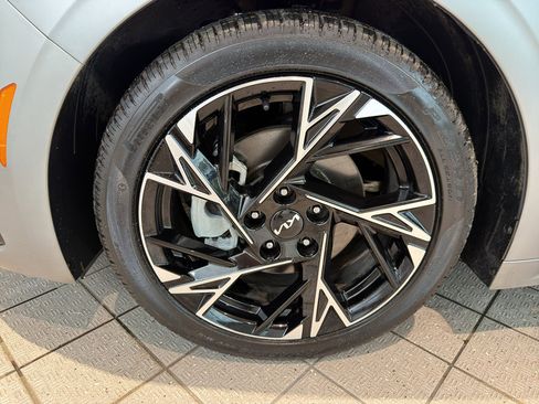 Used 2025 Kia K5 GT-Line w/ GT-Line Premium Package FWD image 9