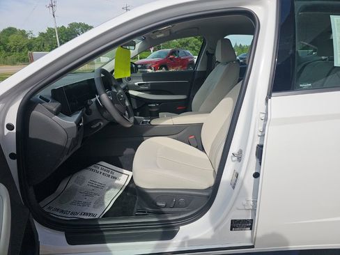 Certified 2025 Hyundai Sonata SEL AWD/4WD image 9