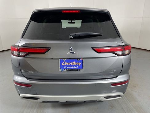 Used 2024 Mitsubishi Outlander SE image 7