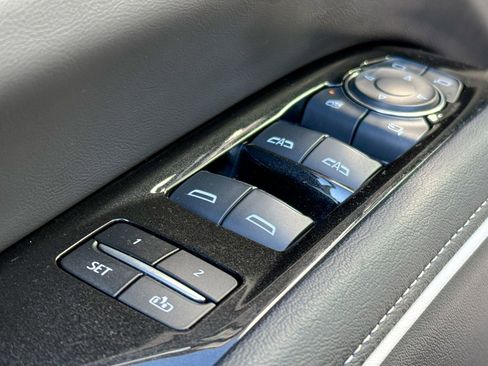 Used 2023 Cadillac Escalade Premium Luxury image 15