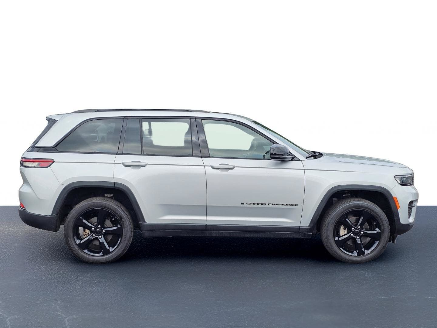 Used 2023 Jeep Grand Cherokee Altitude AWD/4WD image 7