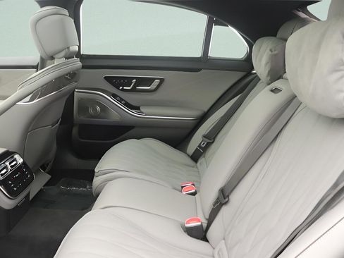 Used 2025 Mercedes-Benz S 63 AMG S image 31