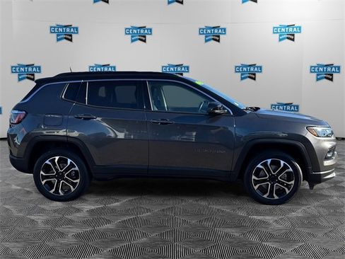 Used 2022 Jeep Compass Limited image 7