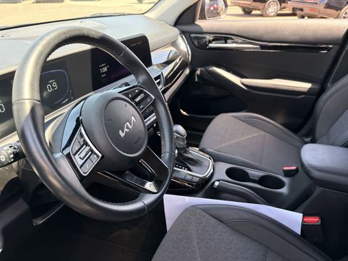 Used 2025 Kia Seltos S FWD image 16