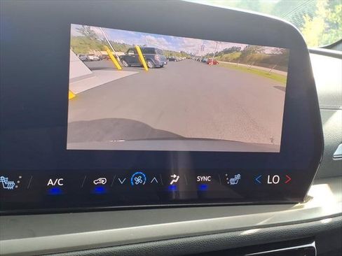 Used 2025 Chevrolet Traverse LT AWD/4WD image 23