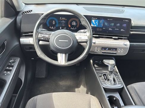 Used 2025 Hyundai Kona SEL FWD image 15