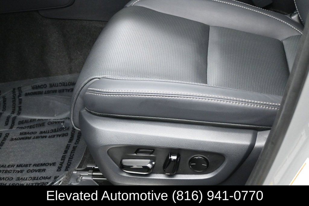 Used 2025 Lexus GX 550 w/ Accessory Package (2T) AWD/4WD image 17