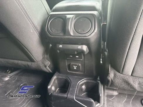 Used 2018 Jeep Wrangler Unlimited Sahara image 16