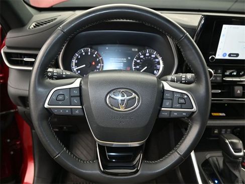 Used 2024 Toyota Highlander XSE image 5