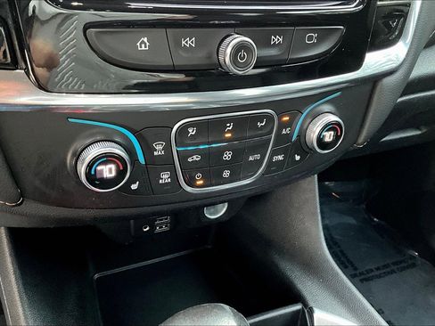 Used 2021 Chevrolet Traverse RS w/ LPO, Floor Liner Package FWD image 16
