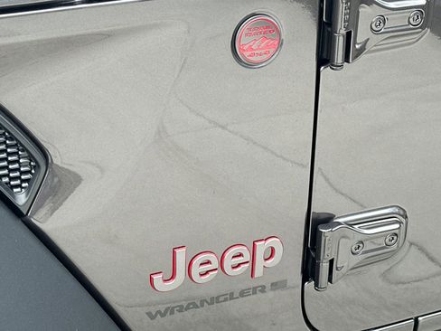 New 2025 Jeep Wrangler Rubicon w/ Xtreme 35 Tire Package image 32