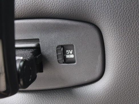 Certified 2025 Land Rover Discovery Dynamic SE image 32