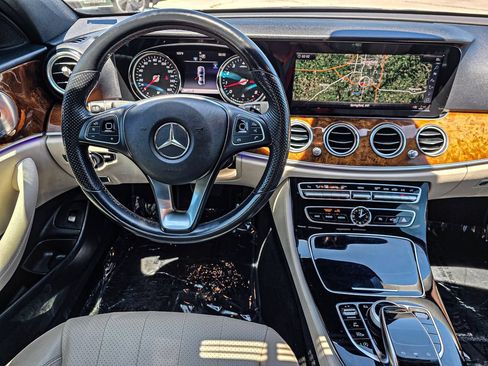 Used 2018 Mercedes-Benz E 400 4MATIC Sedan image 35