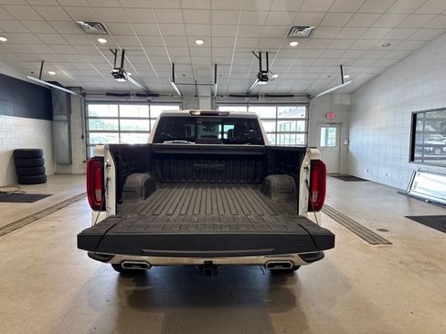 Used 2023 GMC Sierra 1500 SLT AWD/4WD image 17