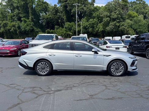 Used 2025 Hyundai Sonata SEL FWD image 4