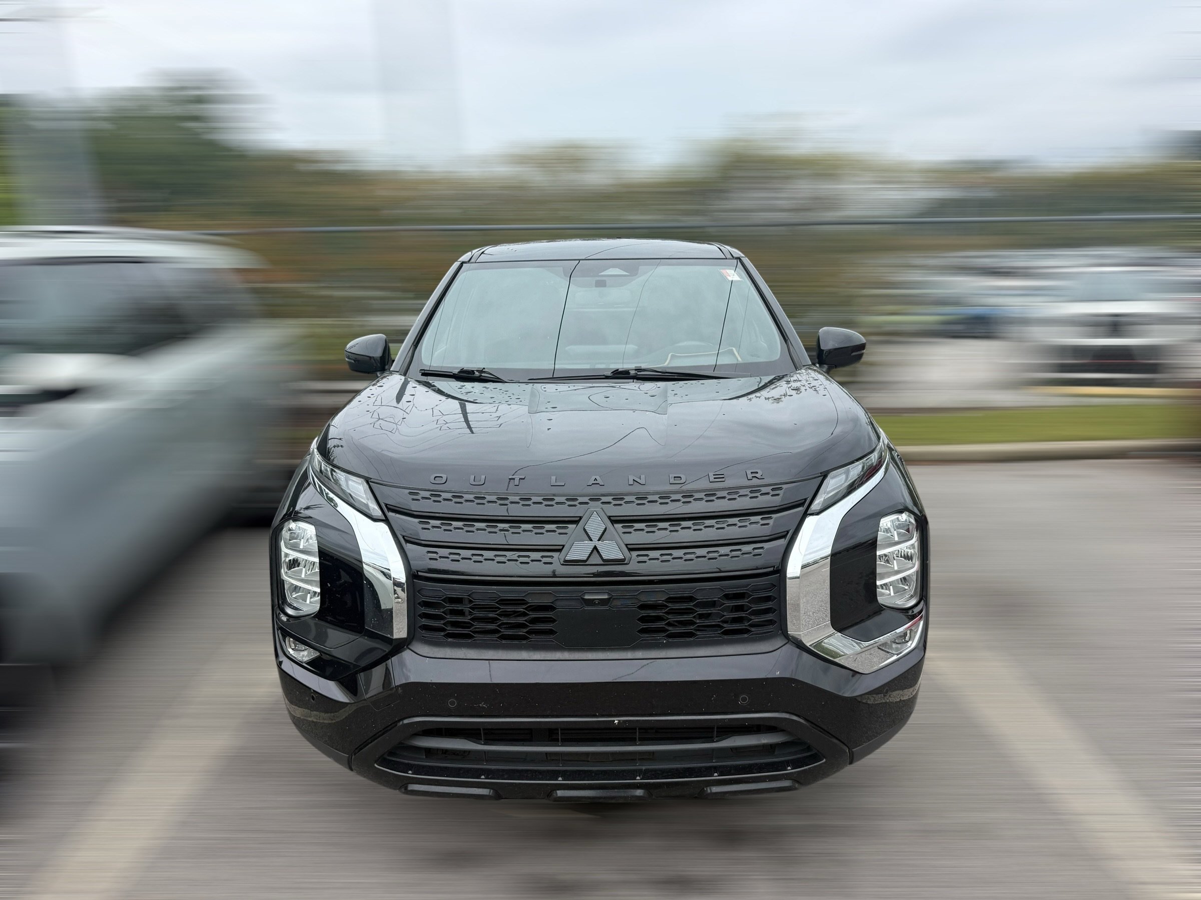 Used 2024 Mitsubishi Outlander SE Black Edition FWD image 2