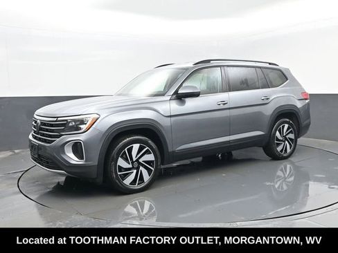 Used 2024 Volkswagen Atlas SE image 2