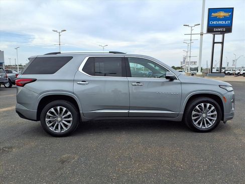 Used 2023 Chevrolet Traverse Premier image 8