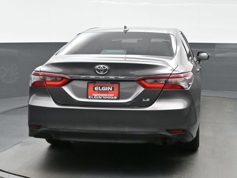 Used 2022 Toyota Camry LE FWD image 5